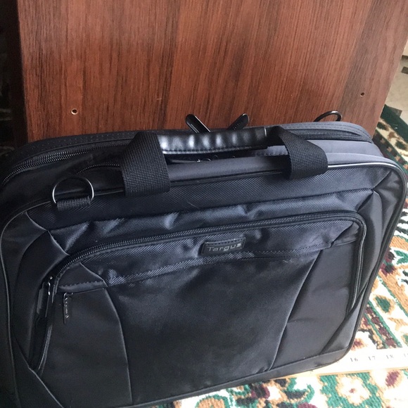 Targus padding laptop bag- black color - Picture 16 of 16